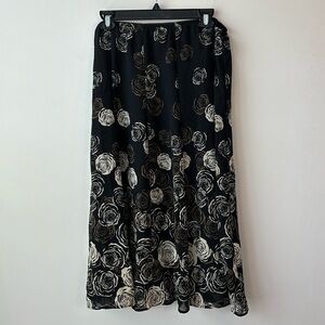 M Collection black tan rose covered skirt women size 12P